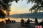 占卜免费“移动卧室”重塑旅行方式 “Z世代”爱上车轮上的家